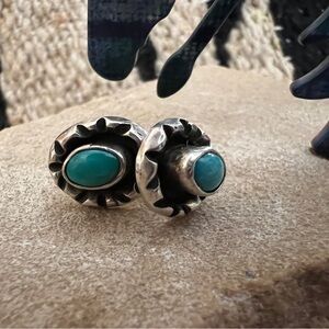 ❤️ Vintage Turquoise Sterling Silver Shadowbox Oval Stud Navajo Earrings 3.1 Gms